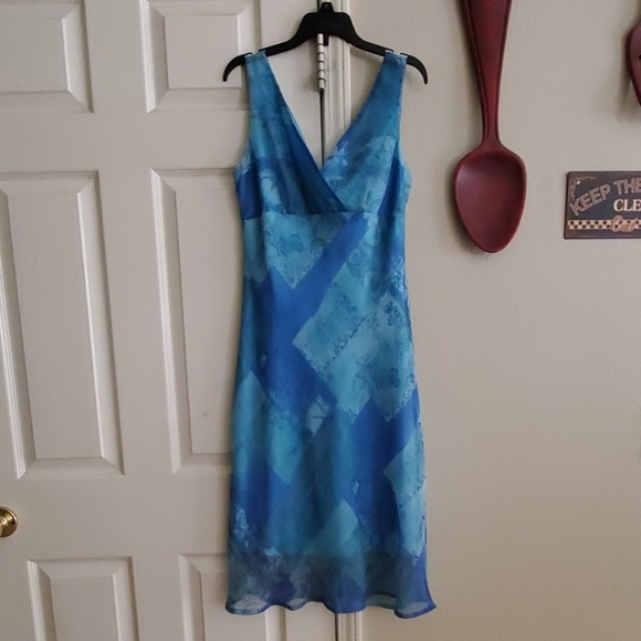 Dress - Picture 3 of 5